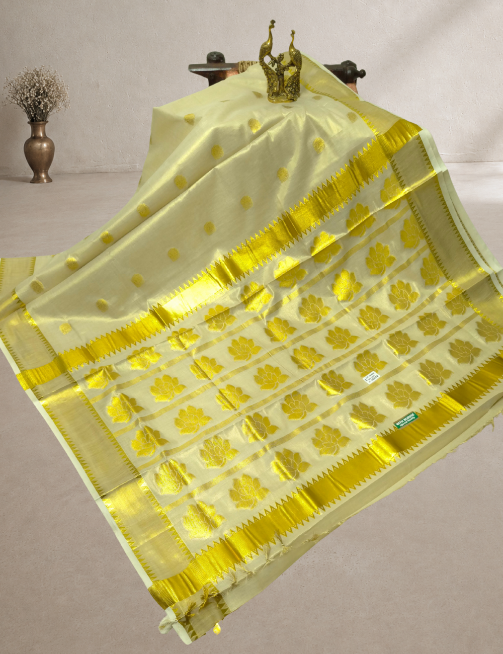 Kerala Kasavu Soft Tissue Saree – Off-White with Gold Buttas & Floral Zari Pallu